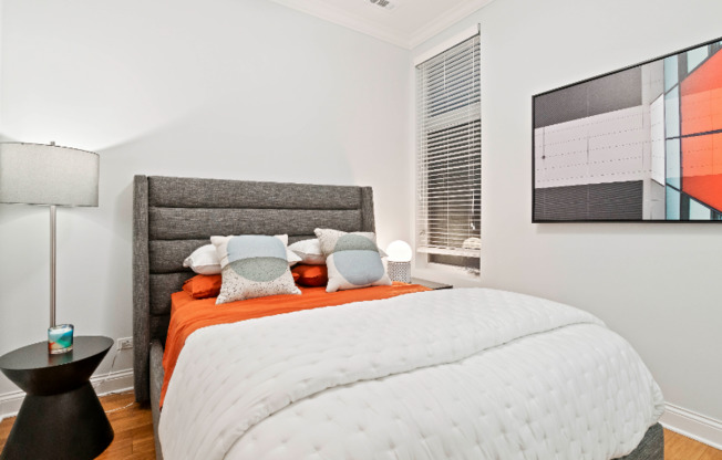 1045 W MONROE