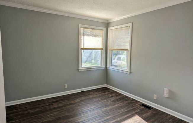 Remodeled, pet-friendly 2br/1ba house with fenced yard