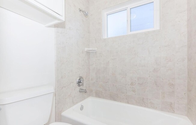 1 bed, 1 bath, 600 sqft, $2,025, Unit H