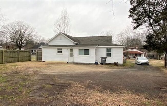 Updated- 3 bed, 2bath Bungalow near downtown Kannapolis