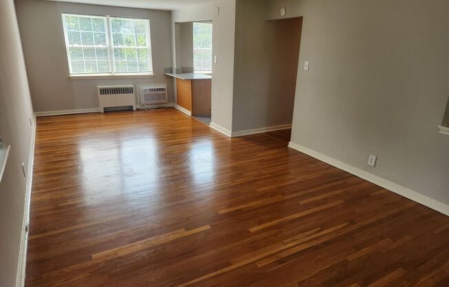 2 beds, 1 bath, 897 sqft, $2,265, Unit A-05