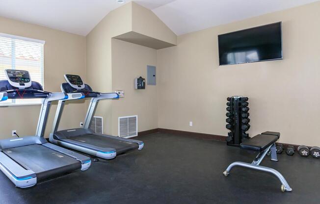 STATE-OF-THE-ART FITNESS CENTER