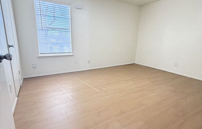 1 bed, 1 bath, 700 sqft, $1,024, Unit LAW11-215