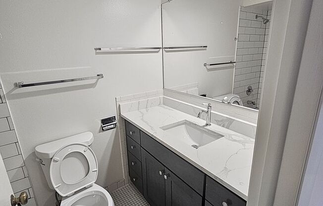 3 beds, 2 baths, $3,295, Unit 502