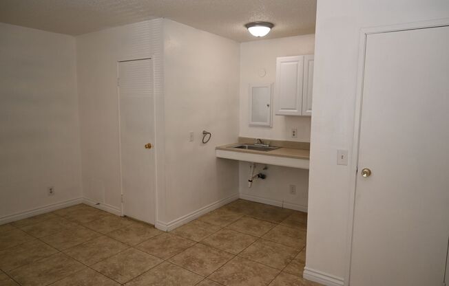 Efficient Studio - Henderson - 303 Eastminister #2
