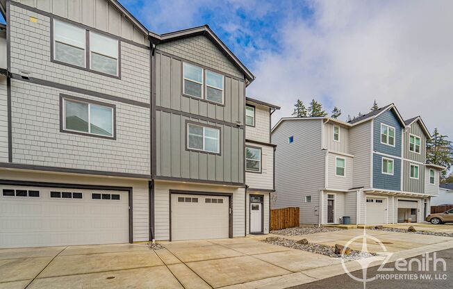 3 Bedroom Mt. Vista Townhouse with Media Cave/Bonus Room! Modern Finishes Throughout! Garage with EV Charging Included! Conveniently Located with Easy Access to I-5 and I-205! Walking Distance from WSU Vancouver! Available Early June!