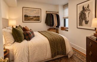521 W 122 ST