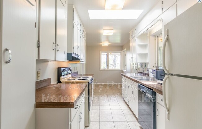 2360 BALSAM DR