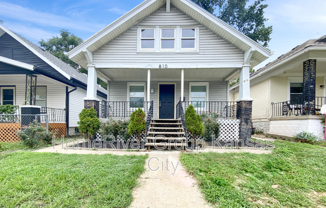 810 MONROE AVE