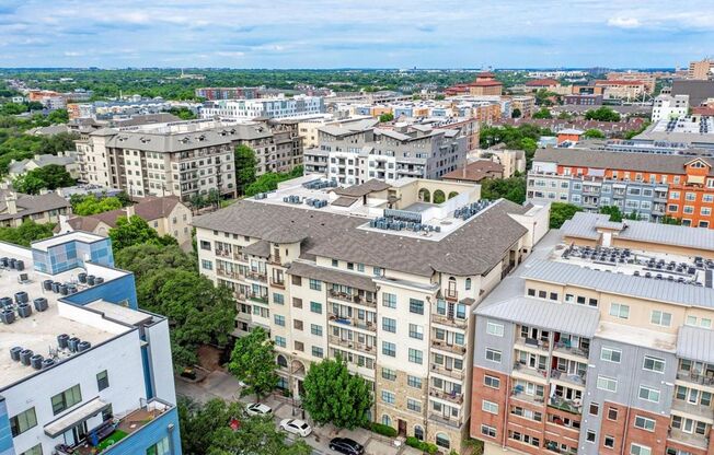 2/2 Condo Near UT!