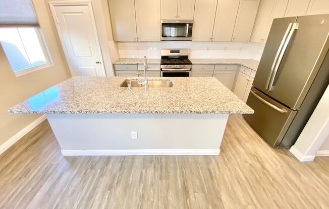 BEAUTIFUL 3 BEDROOM 2.5 BATHROOM TOWNHOUSE WITH A 2 CAR GARAGE LOCATED IN THE INSPIRADA COMMUNITY
