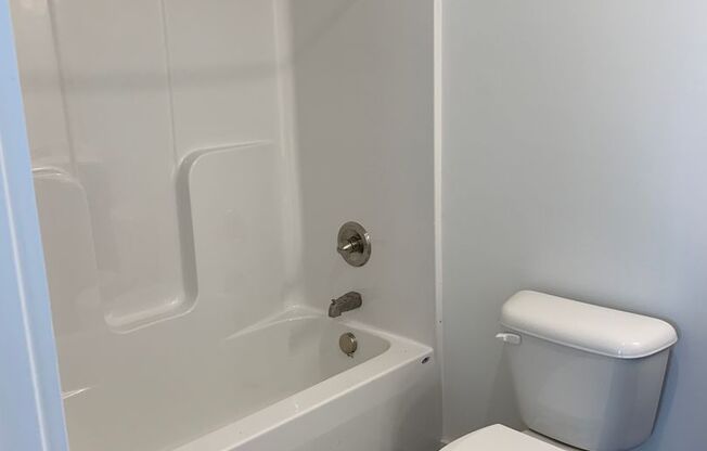 1 bed, 1 bath, 581 sqft, $800, Unit 107