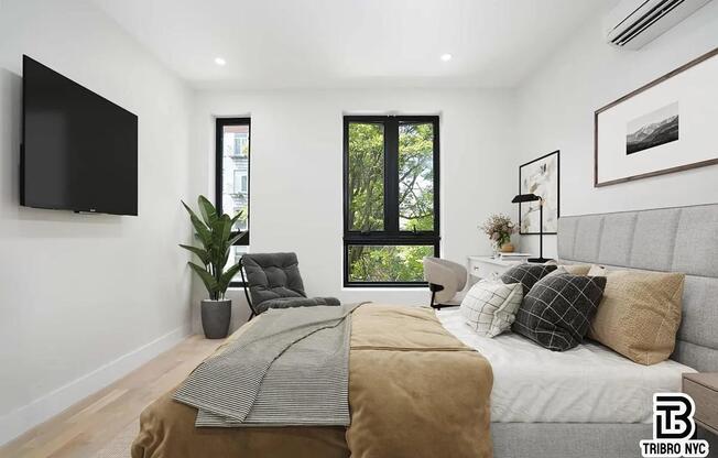 2 beds, 1 bath, $5,000, Unit 2R