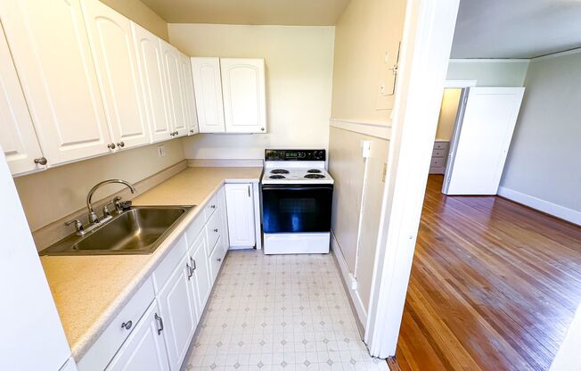 Studio, 1 bath, 437 sqft, $1,395, Unit 102