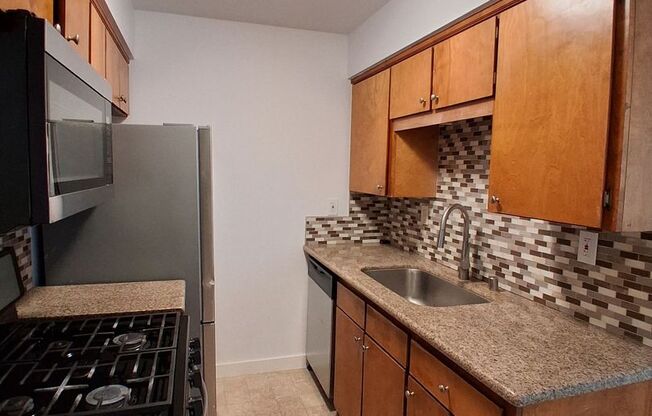 Beautifully Updated 2 Bedroom, 1 Bathroom Condo!
