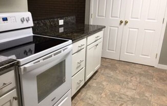 Cute and Upgraded Condo in Redmond!