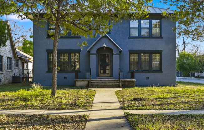 438 W KINGS HWY
