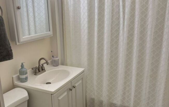 2 beds, 1 bath, $1,530, Unit 2