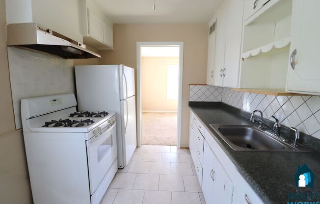 Cute 2 Bedroom 1 Bath House!