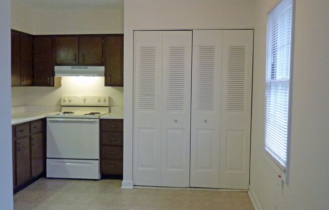 2 beds, 1 bath, 904 sqft, $1,025, Unit 48