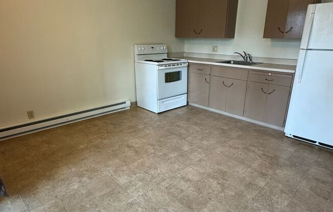 2 beds, 1 bath, 850 sqft, $1,100