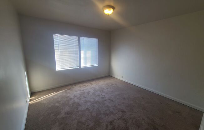 2 beds, 1 bath, $2,000, Unit 398