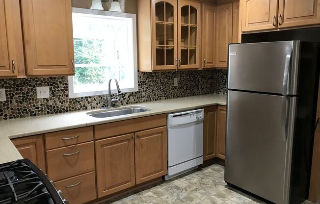 Charming 3 Bedroom Cottage Located in SW Portland, Close to Shopping and Restaurants