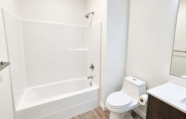 2 beds, 1 bath, 692 sqft, $1,695, Unit 105