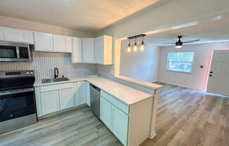 414 SE 8th St Unit H - Fully Renovated 1/1 in 8 plex