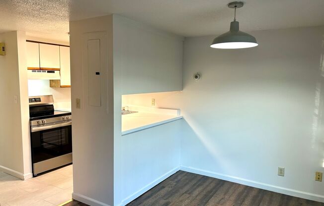 Studio, 1 bath, 415 sqft, $800, Unit 215