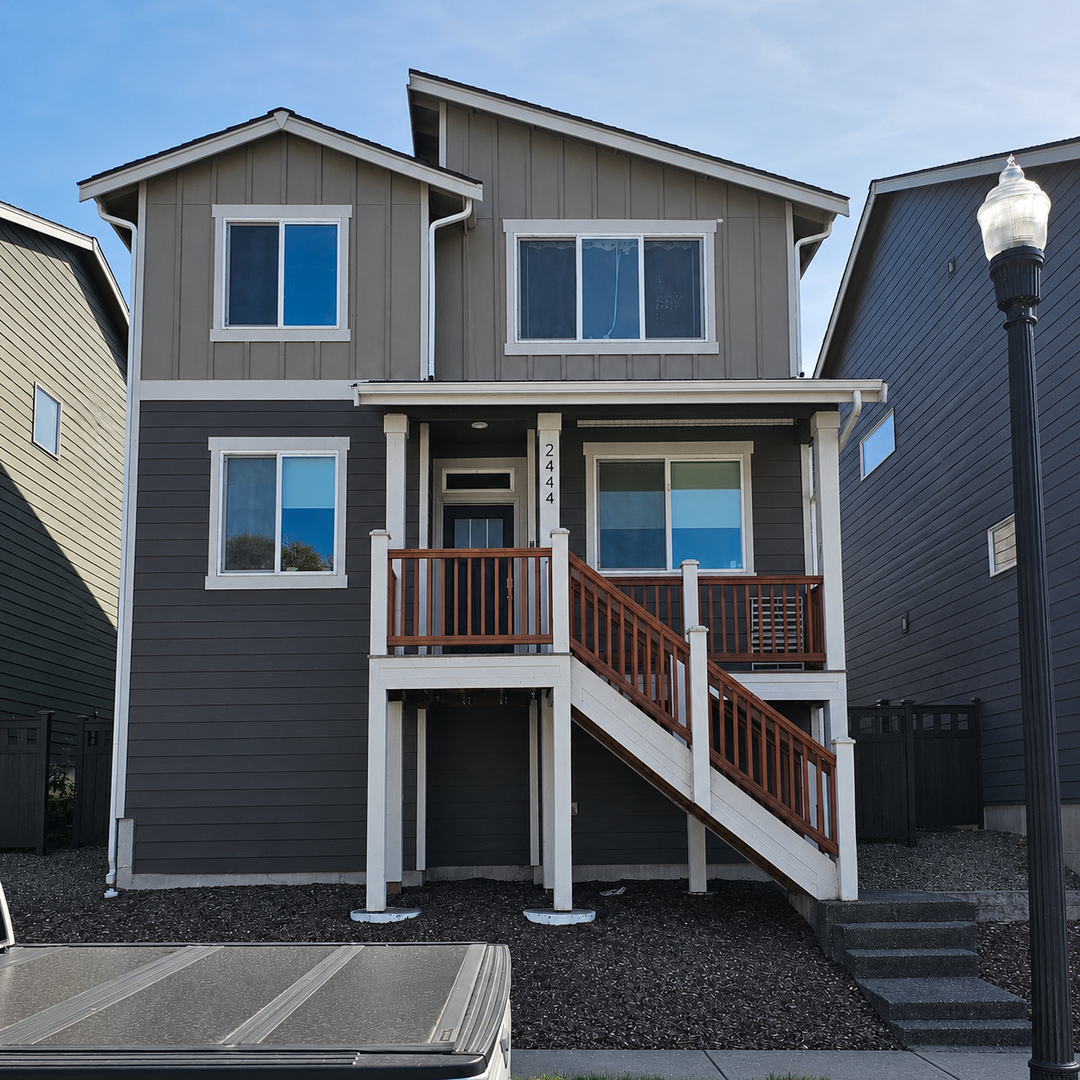 Beautiful 3-Bedroom Home Near Bases & Ferries with Fully Fenced Yard