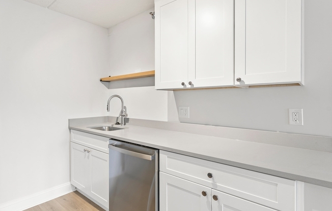 2 beds, 2 baths, 902 sqft, $3,200, Unit 404