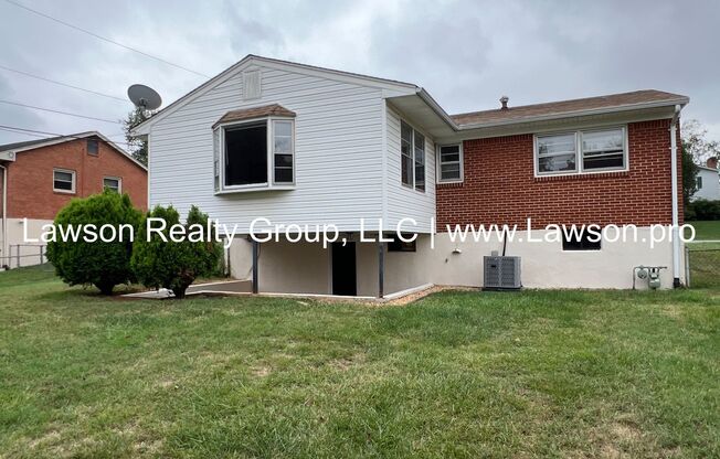 3 beds, 1.5 baths, $1,695