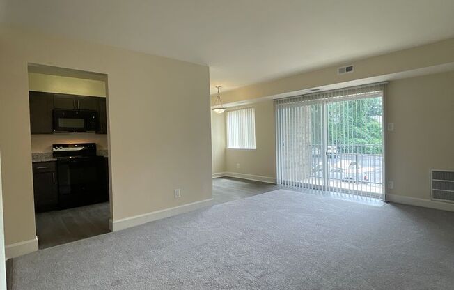 2 beds, 2 baths, 1,000 sqft, $1,800, Unit 14210 #201