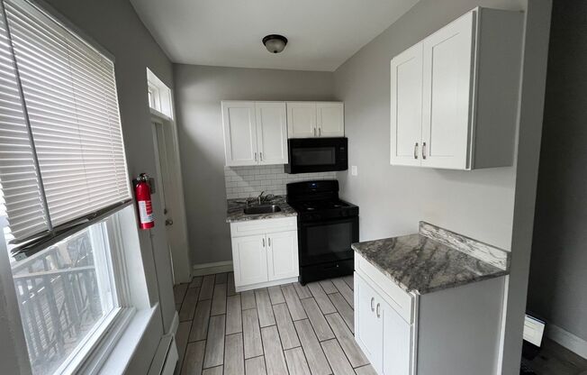 1 bed, 1 bath, $950, Unit 2nd Fl. Rear