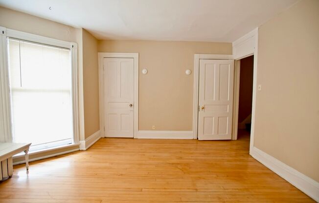 $2300- 4 Bd/2 Ba Close to Lakefront ***HALF OFF FIRST MONTH***