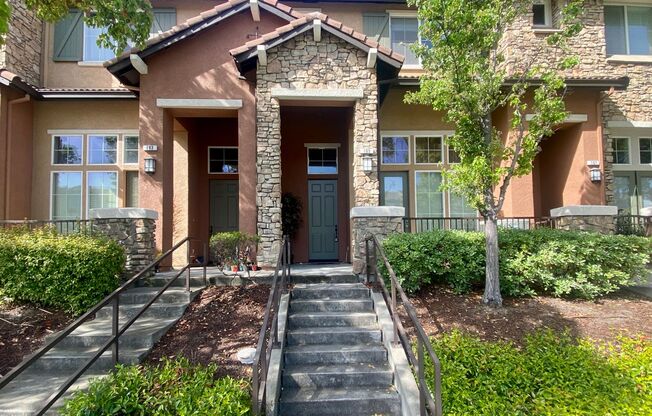 Beautiful 3 Bedroom 2.5 Bath Sunnyvale Villas Townhouse