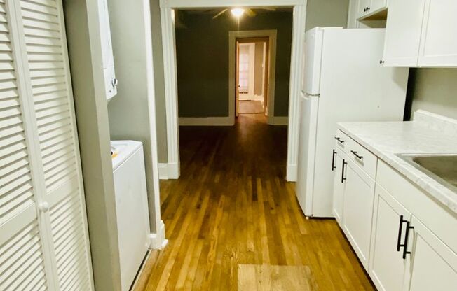 2 beds, 1 bath, $1,595, Unit Unit A