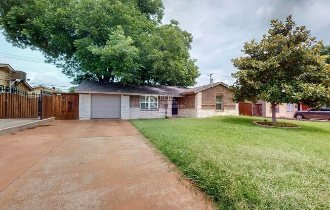 Single Story 3-Bedroom Home in Irving Available for Rent