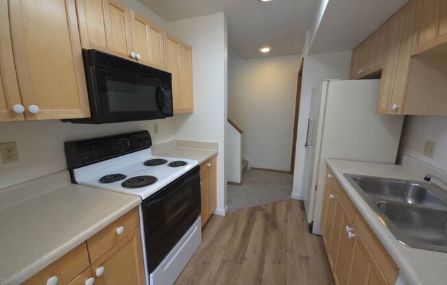 2 beds, 1 bath, 756 sqft, $2,280, Unit 4