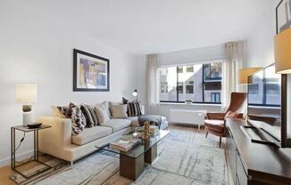160 W 24th St
