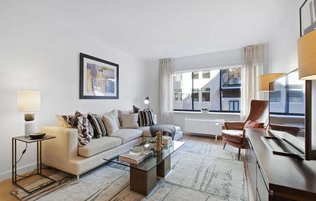 160 W 24th St