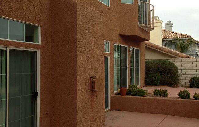 FREE RENT - Green Valley Area - 5 Bed / 3 Bath - Golf Course Views