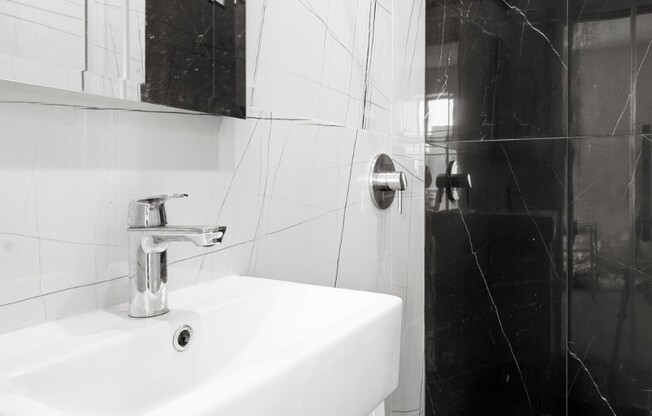 2 beds, 1 bath, $6,000, Unit 16