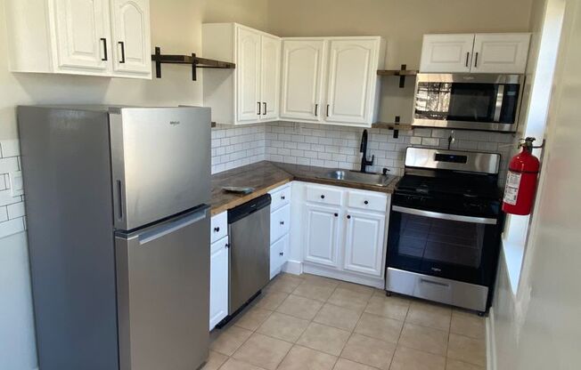 1 bed, 1 bath, 700 sqft, $2,277, Unit B11