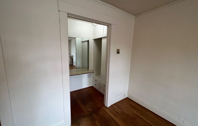 Studio, 1 bath, 360 sqft, $1,295, Unit 109