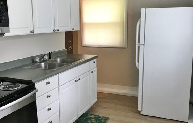 2 beds, 1 bath, $1,295