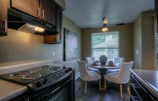 Kitchen Appliances at Waverly Gardens Apartments, Portland