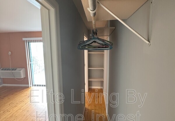 568 N Broadway