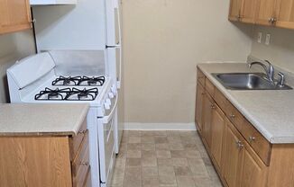 2 beds, 1 bath, $2,400, Unit 14